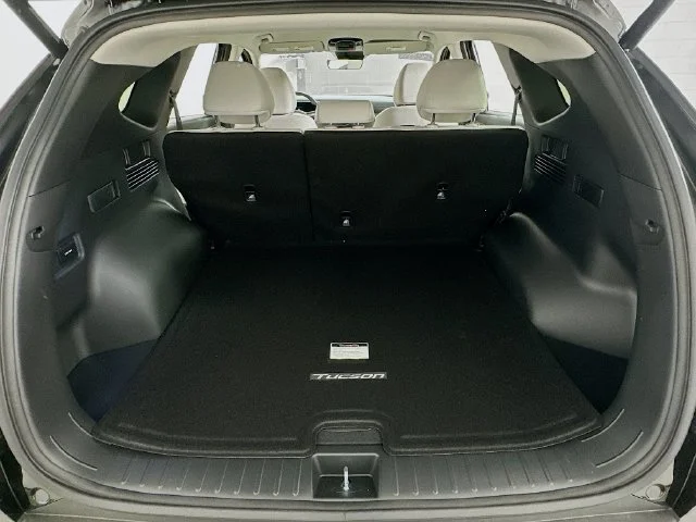 New 2026 Hyundai TUCSON HYBRID SEL