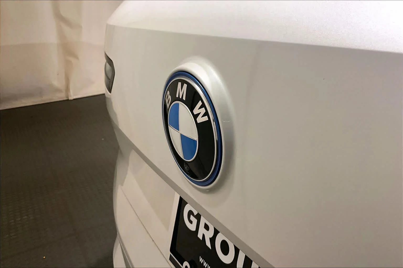 Used 2024 Mineral White Metallic BMW xDrive50 image 30