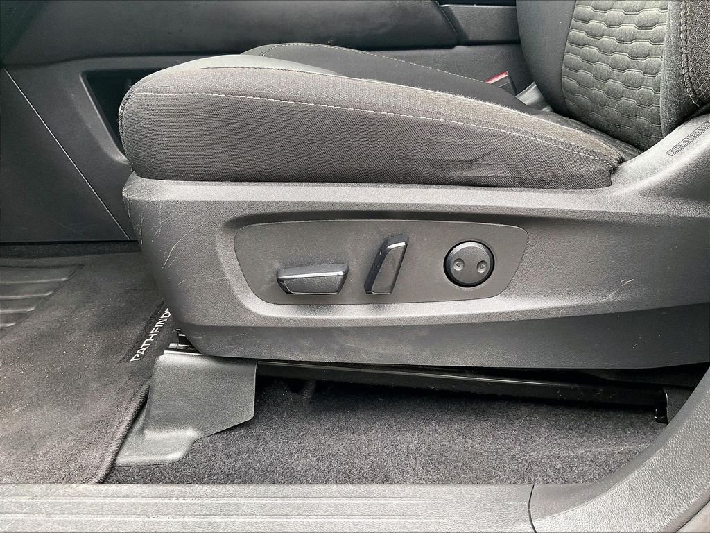 Used 2022 Red Nissan SV image 28