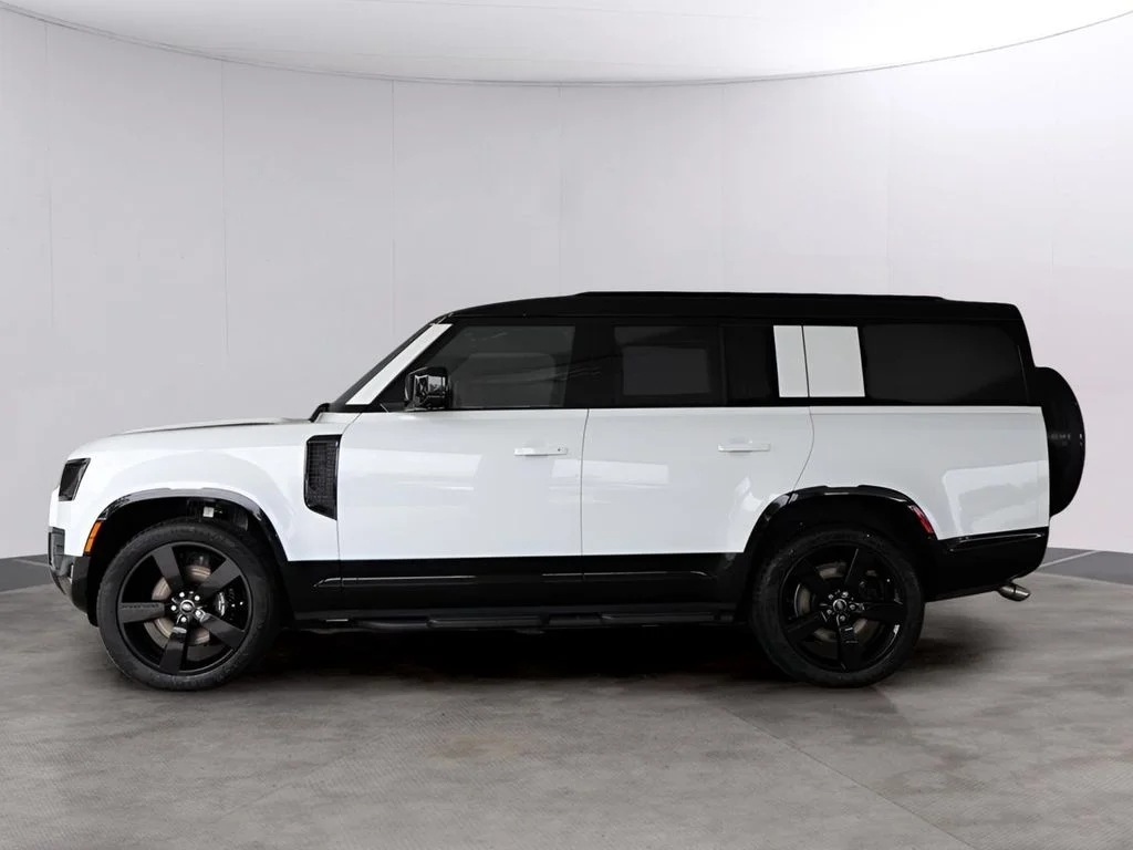Certified Used 2025 Fuji White Land Rover V8 image 7