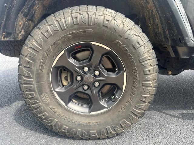 Used 2022 Gray Jeep Rubicon image 6