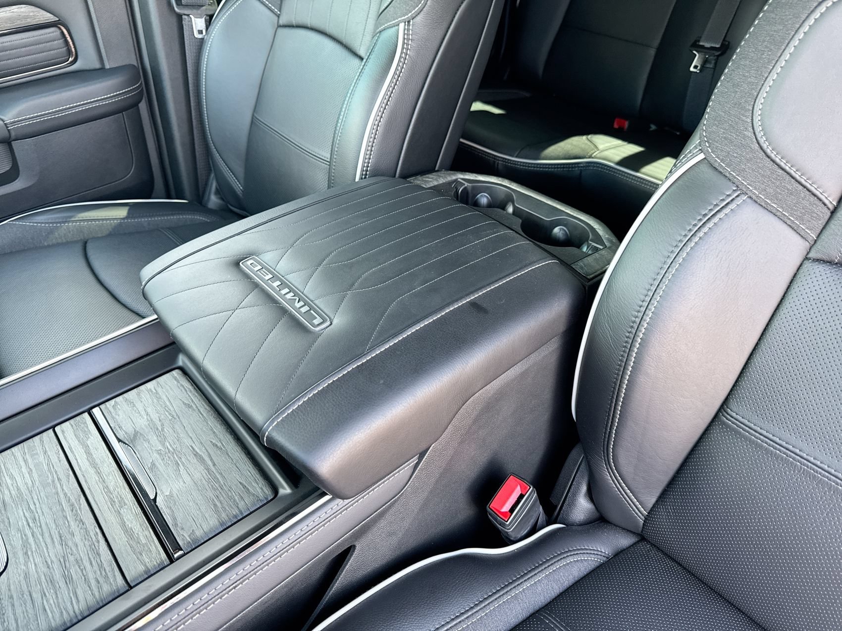 New 2025 Granite Crystal Metallic Clearcoat Ram Limited image 22