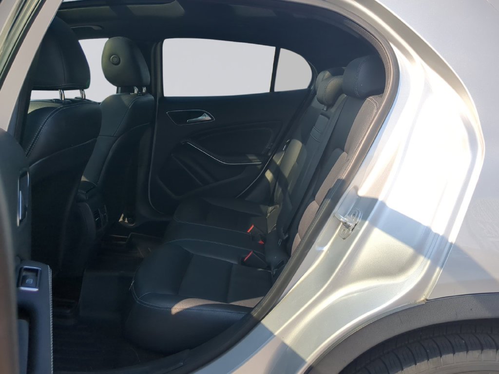 Used 2017  Mercedes-Benz GLA 250 image 17