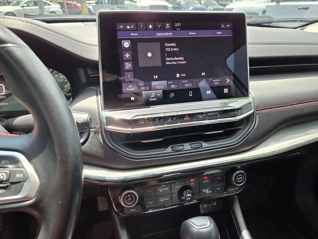 Used 2022 Silver Jeep Trailhawk image 25