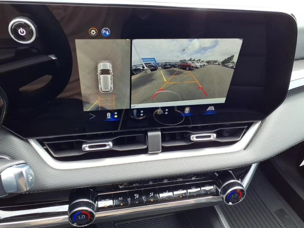 New 2026 Summit White Chevrolet FWD LT image 9