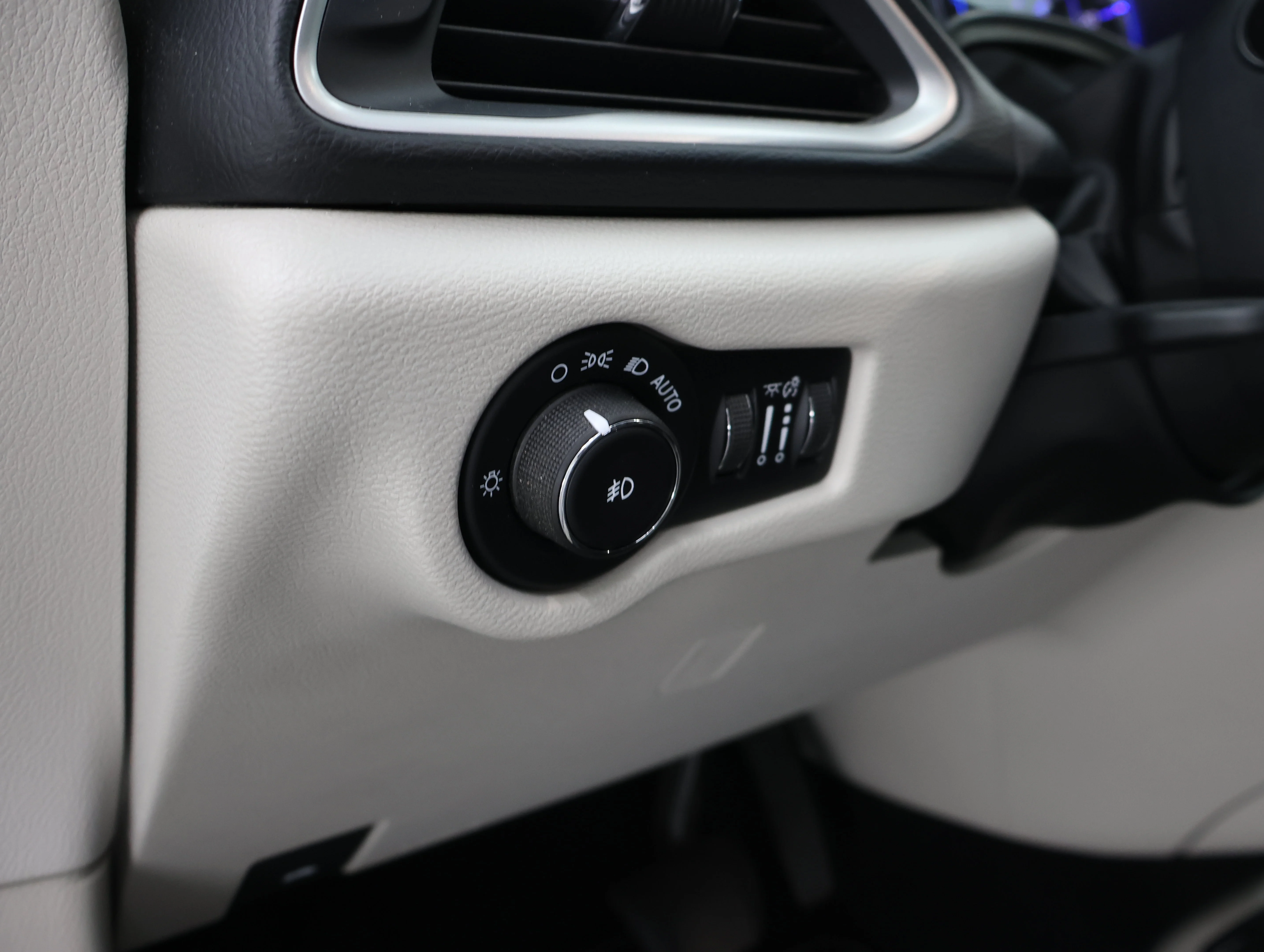 Used 2017 Jazz Blue Pearlcoat Chrysler Touring L image 43