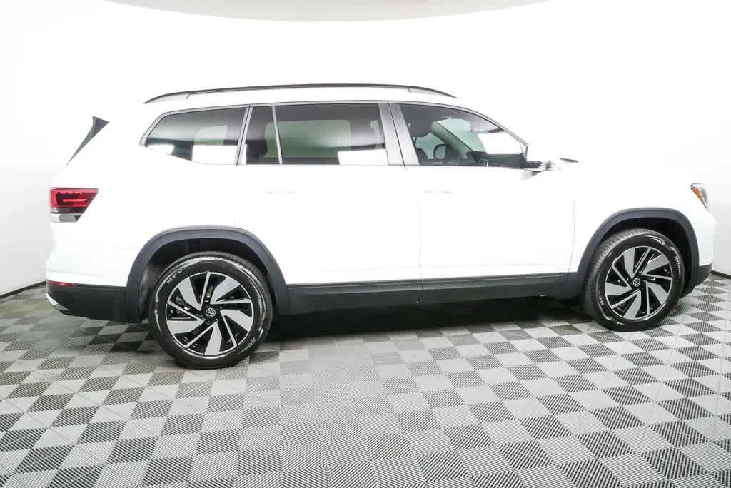 New 2026 Opal White Pearl Volkswagen 2.0T SE w/Technology image 2