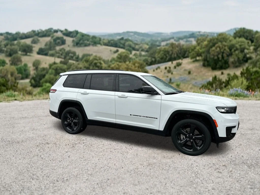 Used 2023 White Jeep Altitude image 13