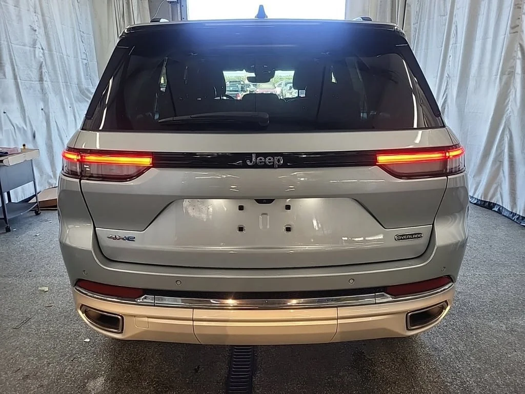 Used 2023 Silver Jeep Overland 4xe image 18