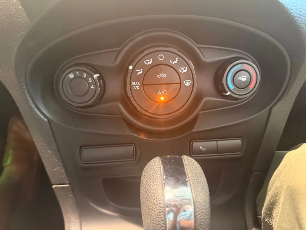 Used 2011 Green Ford SE image 12