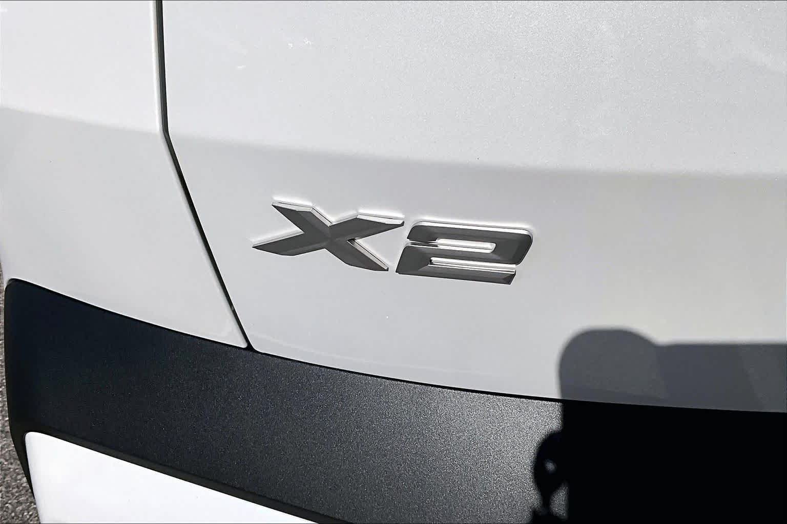 Used 2026 Mineral White Metallic BMW xDrive28i image 33