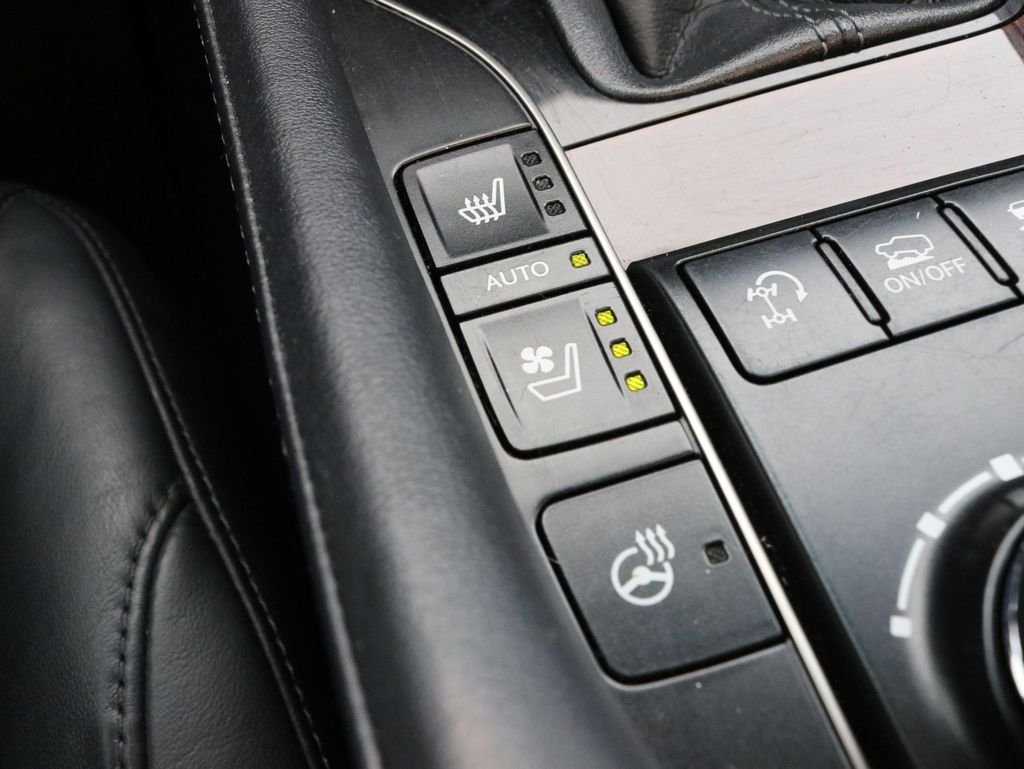 Used 2017 White Lexus 570 image 20