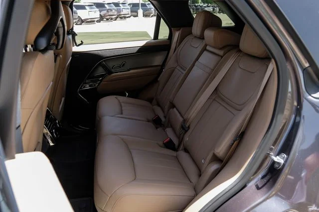 New 2026  Land Rover SE image 51