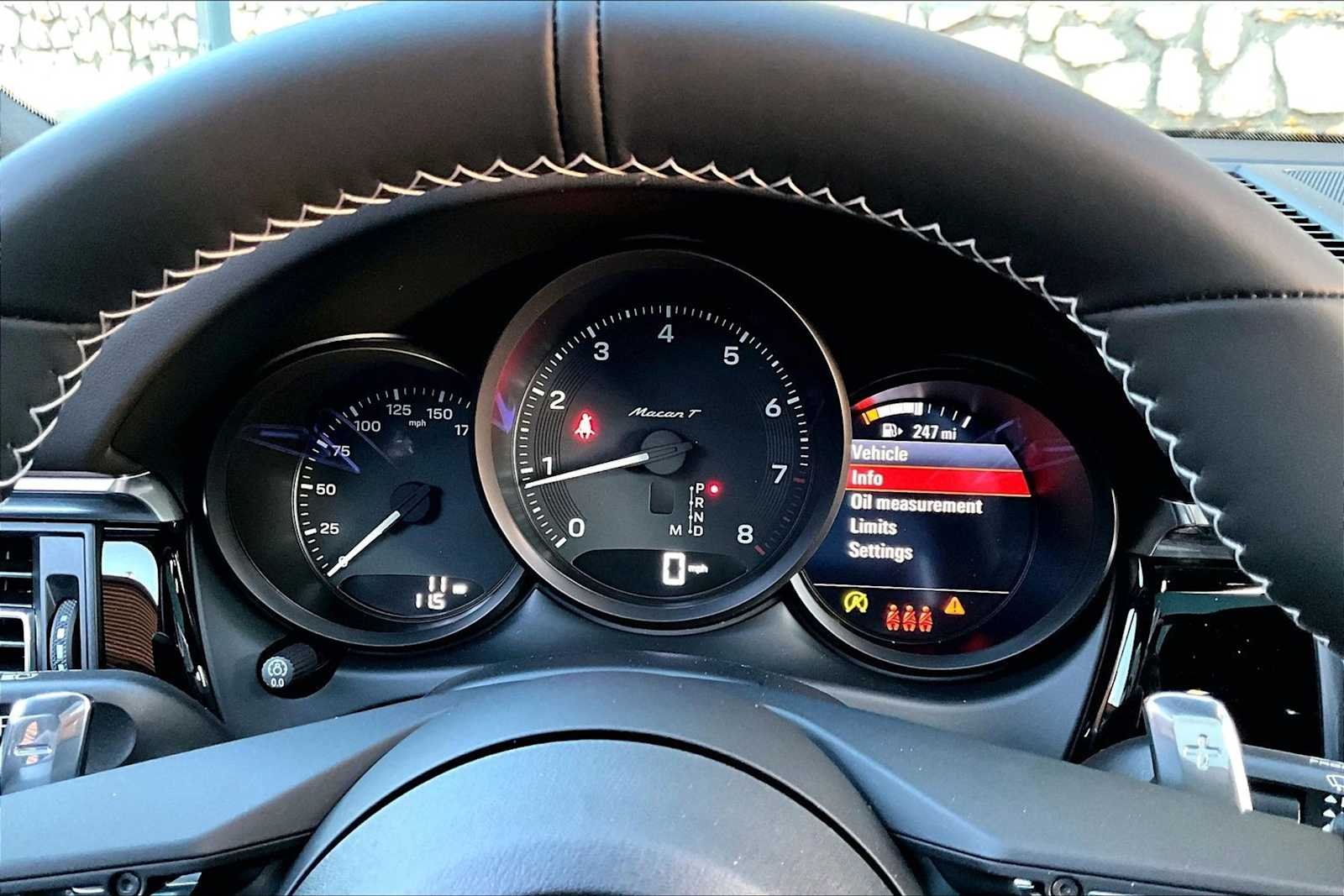 2026 Porsche Macan T - Photo 25
