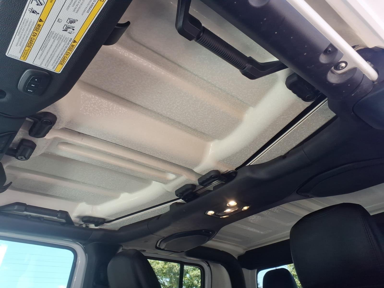 Used 2021 Bright White Clearcoat Jeep Mojave image 5