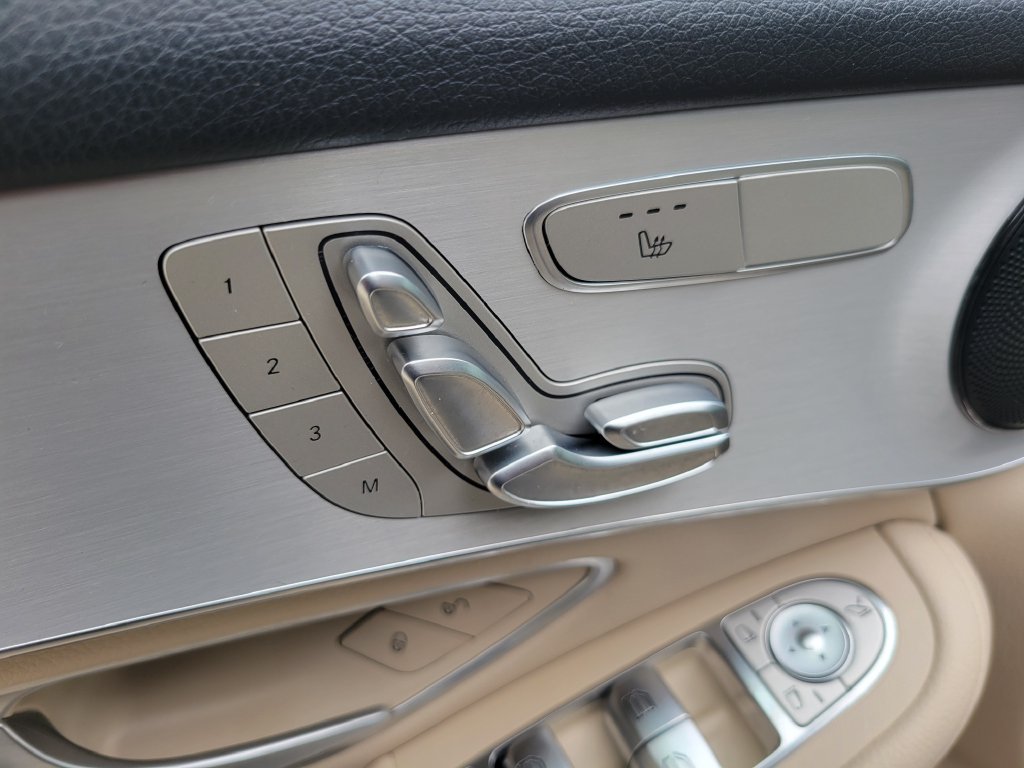 Used 2022 Black Mercedes-Benz GLC 300 image 21