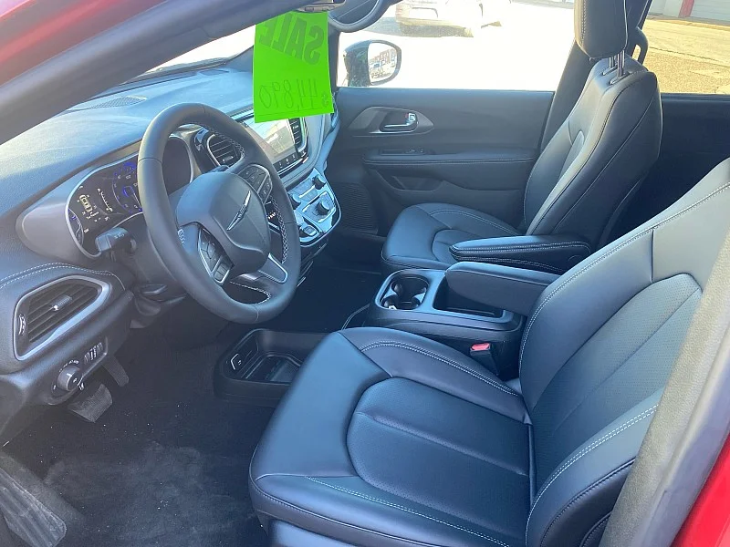 2026 Chrysler Pacifica Select - Photo 11