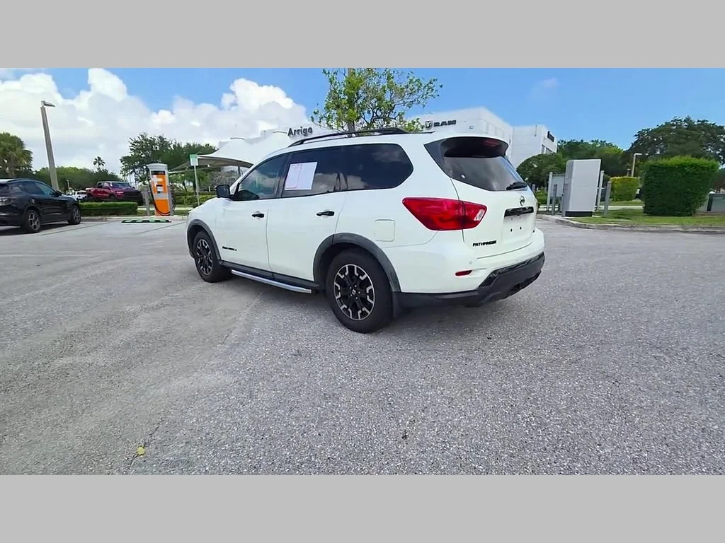 Used 2020 Pearl White Tricoat Nissan SL image 43
