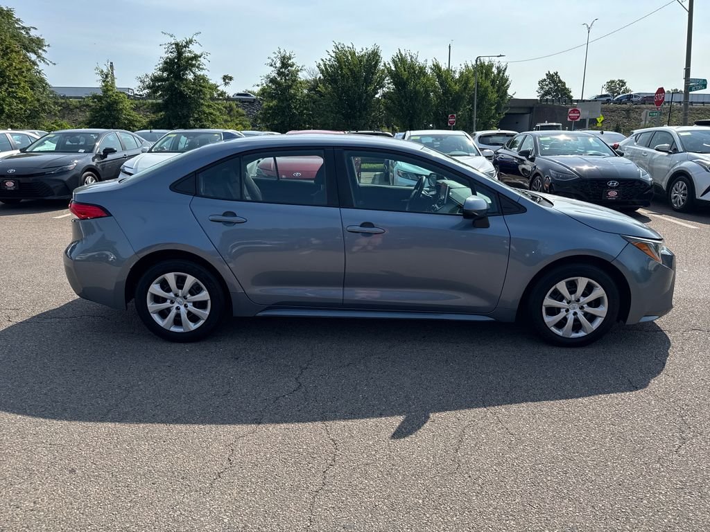 Used 2020  Toyota LE image 8
