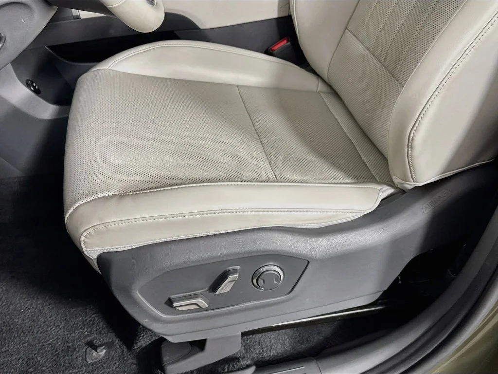Used 2025 Green Hyundai SEL image 23