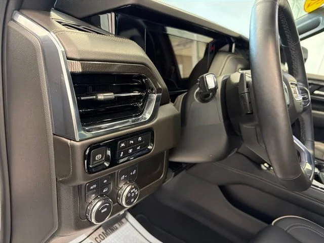 Used 2025 White GMC Elevation image 25