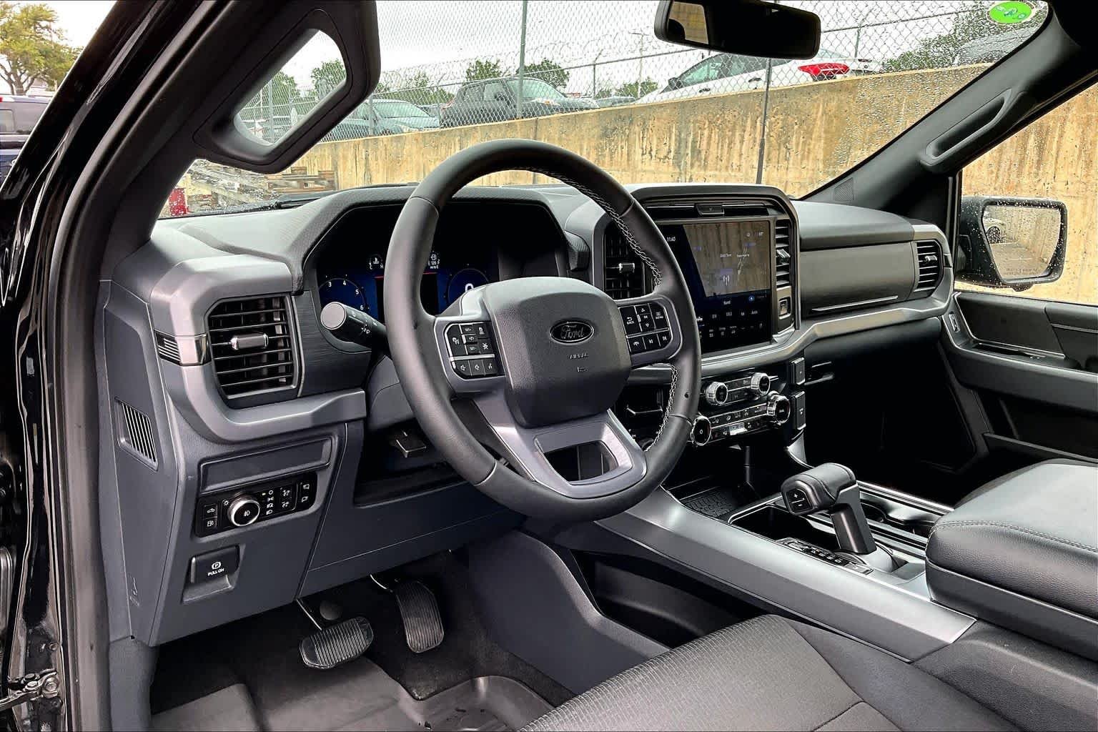 Used 2025 Agate Black Metallic Ford XLT image 18