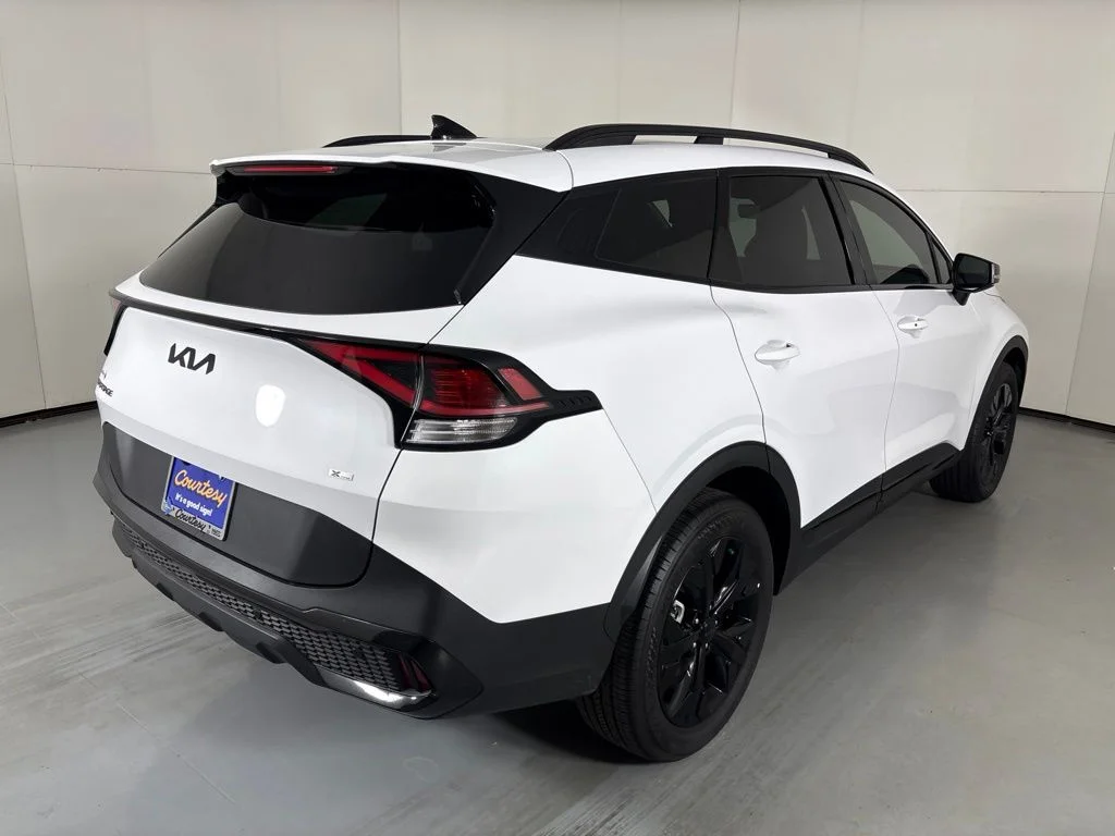 Used 2025 White Kia X-Line image 8