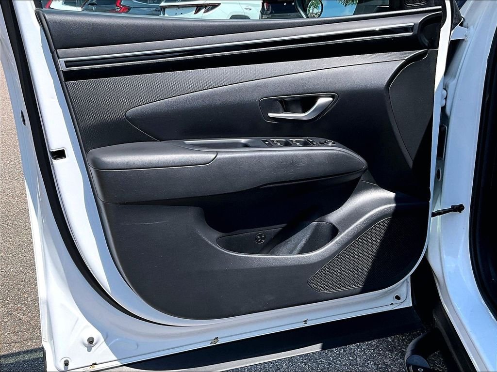 Used 2024 White Hyundai SEL image 9