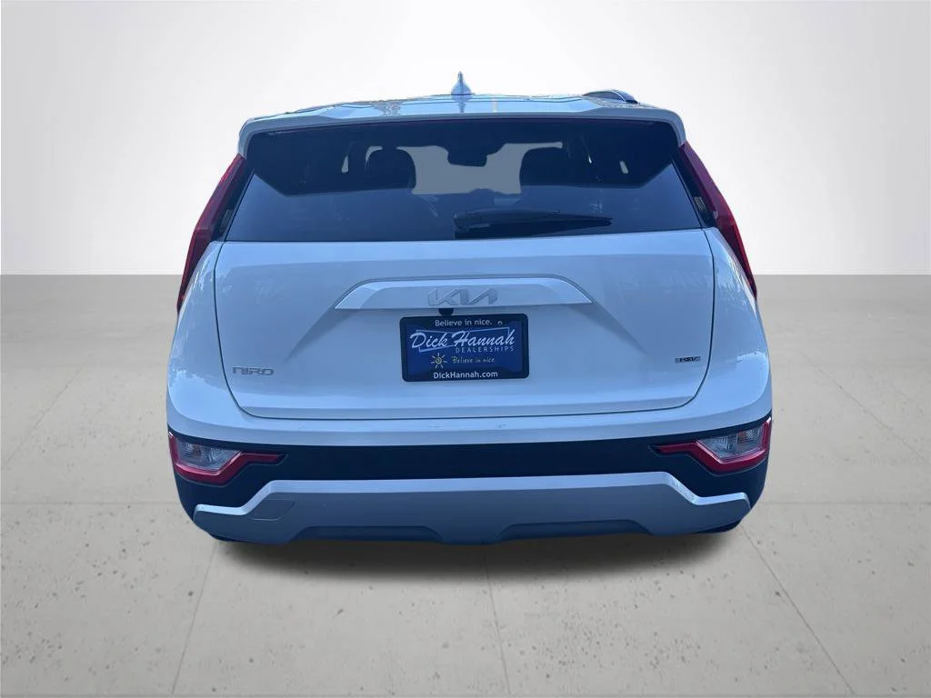 Used 2025 White Kia LX image 8