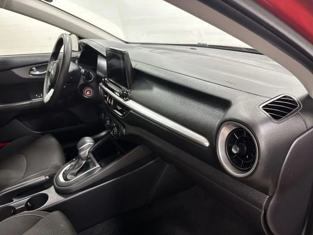 Used 2021 Currant Red Kia LXS image 16