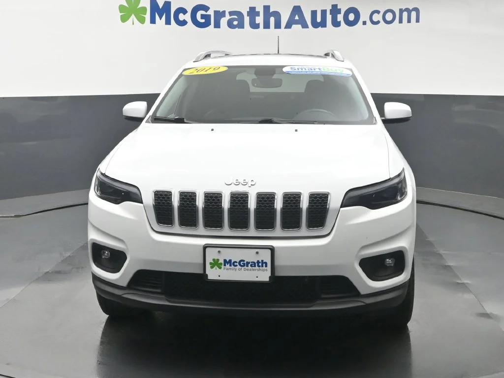 Used 2019 White Jeep Latitude Plus image 6
