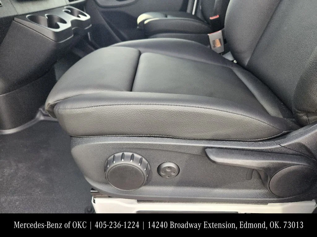 Used 2025 White Mercedes-Benz Cargo 170 WB image 23