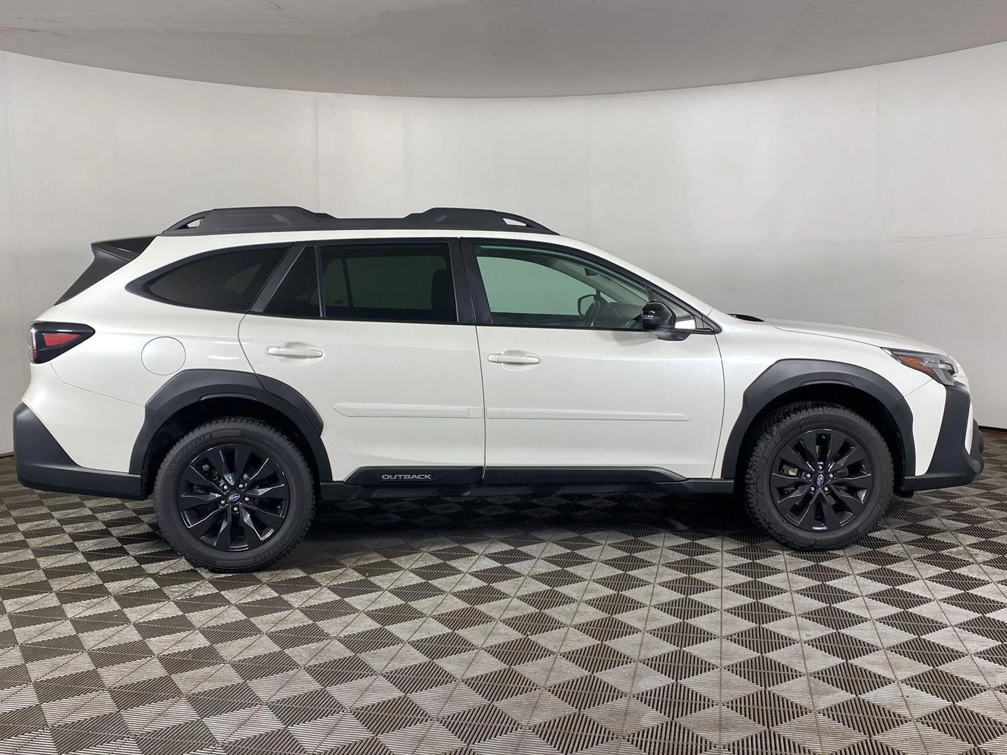 Used 2023 Crystal White Pearl Subaru Onyx Edition image 4