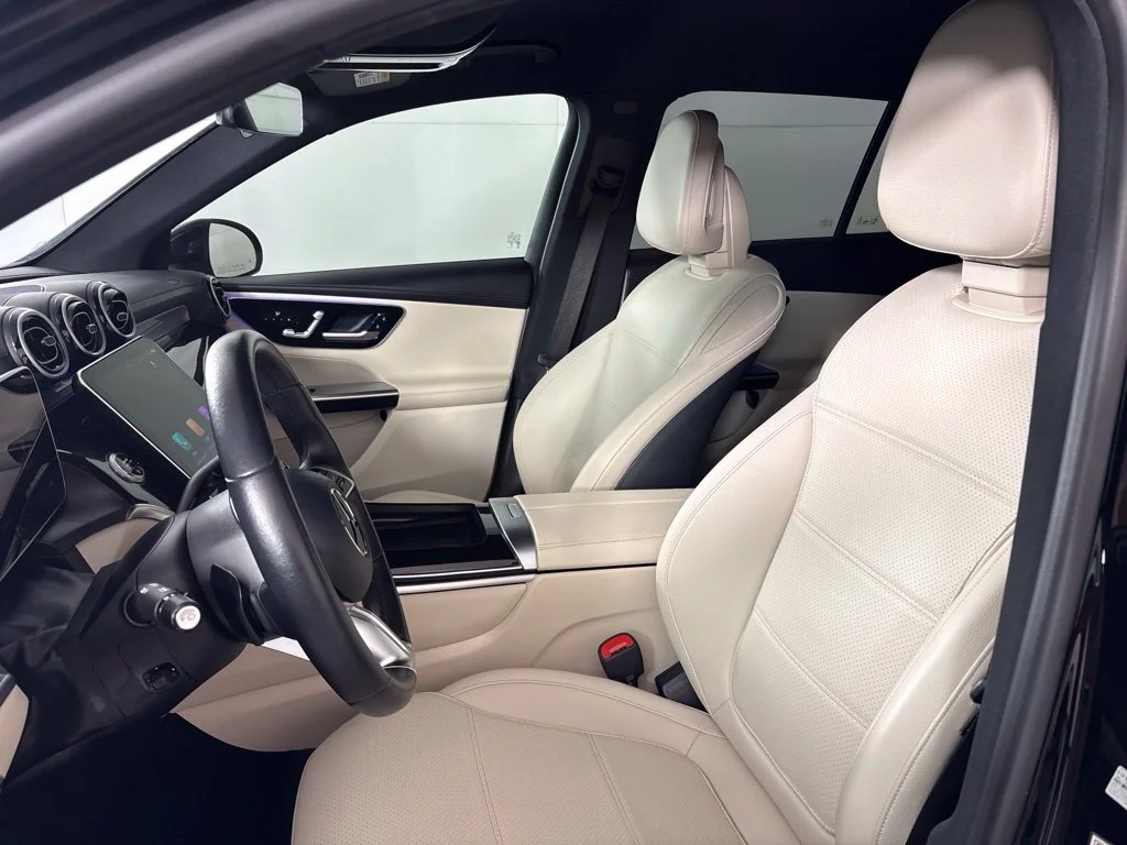 Used 2025 White Mercedes-Benz GLC 300 image 29