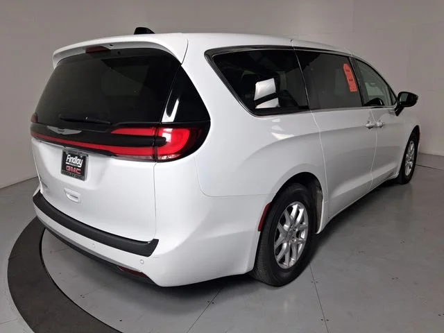 Used 2024 White Chrysler Touring L image 4