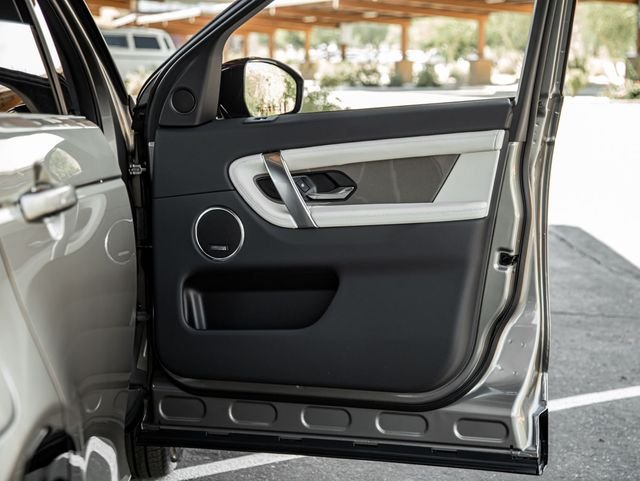 New 2024 Silicon Silver Land Rover SE image 24