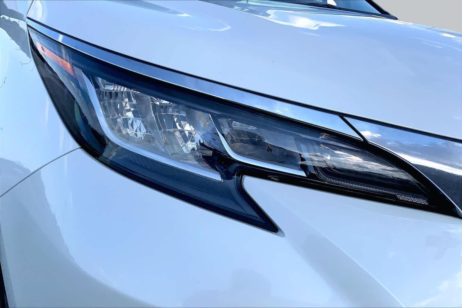 Used 2021 Blizzard Pearl Toyota XLE image 27