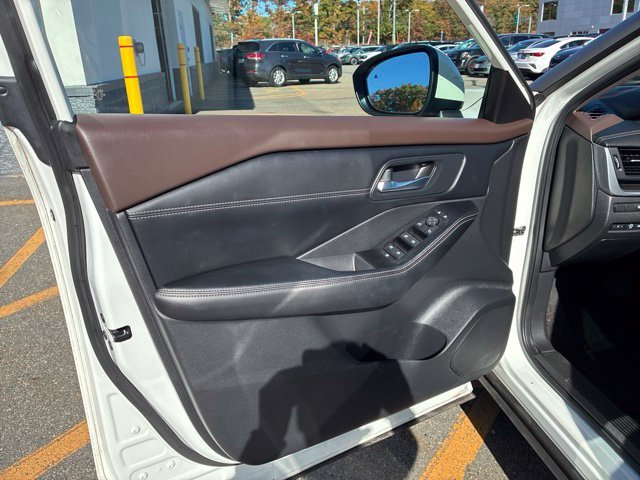 Used 2023 Pearl White Tricoat Nissan SV image 10
