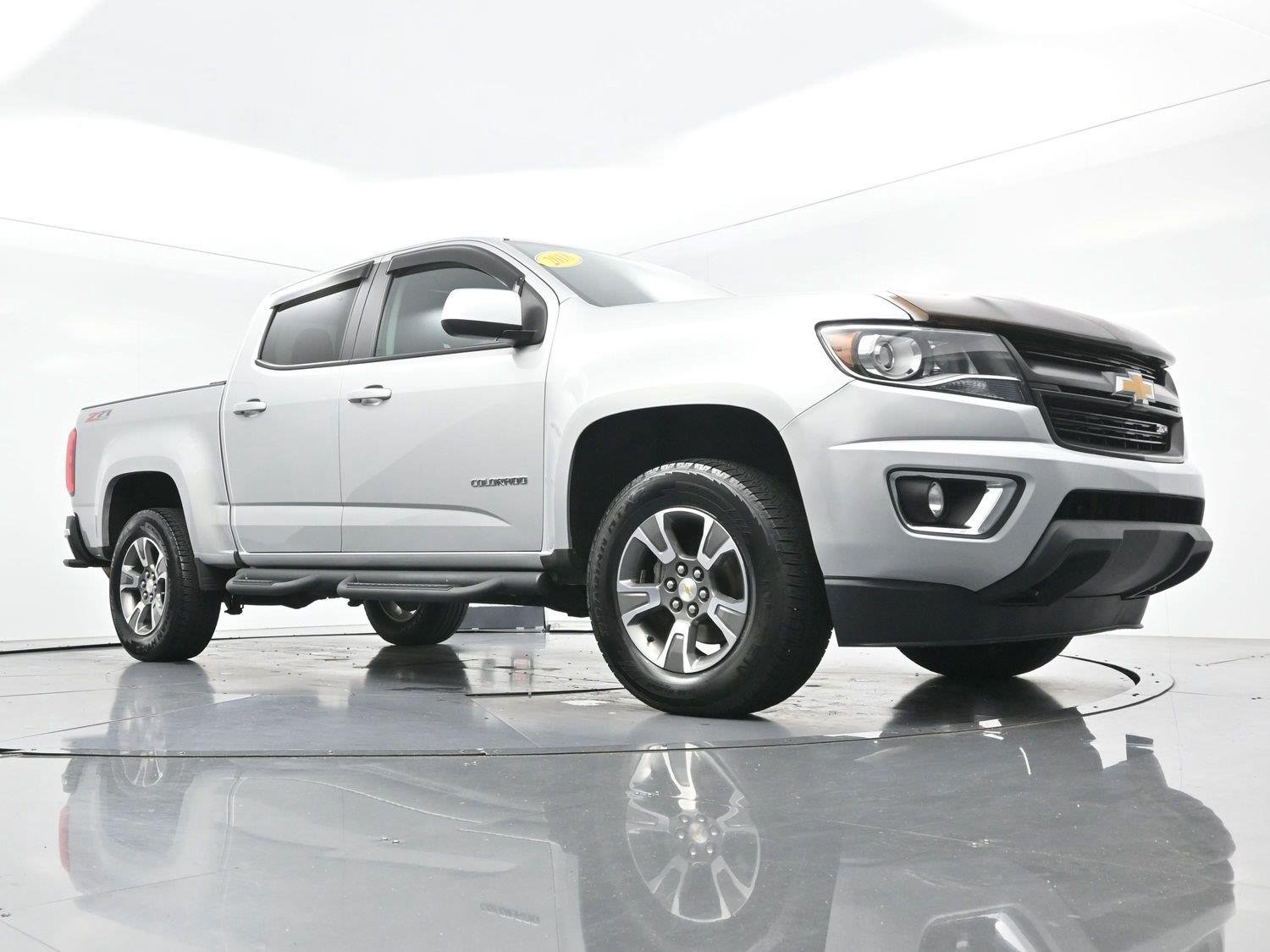 Used 2018 SILVER ICE METALLIC Chevrolet 4WD Z71 image 47
