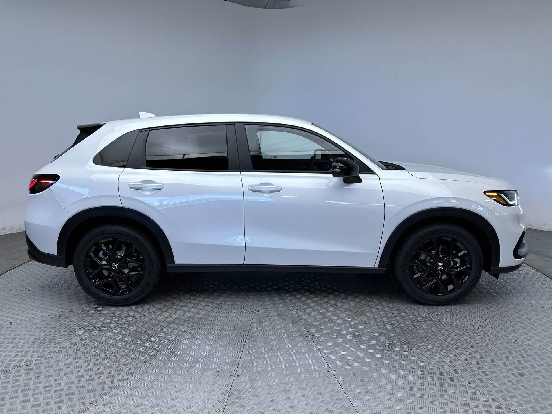 Used 2024 Platinum White Pearl Honda Sport image 10