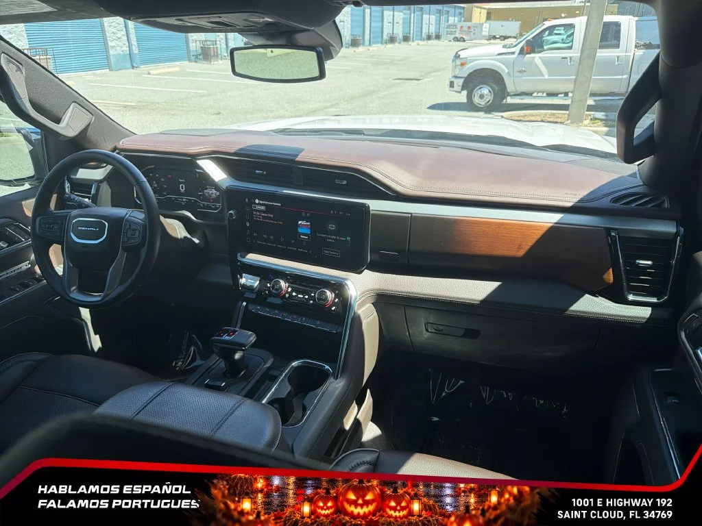 Used 2025 White Frost Tricoat GMC Denali image 32