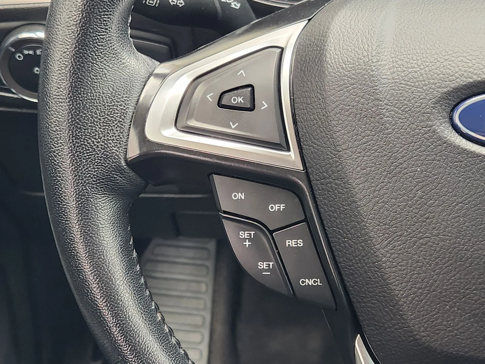 Used 2024 Gray Ford SEL image 29