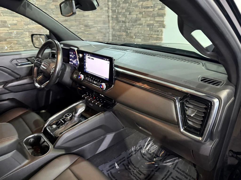Used 2024 Onyx Black GMC Elevation image 26