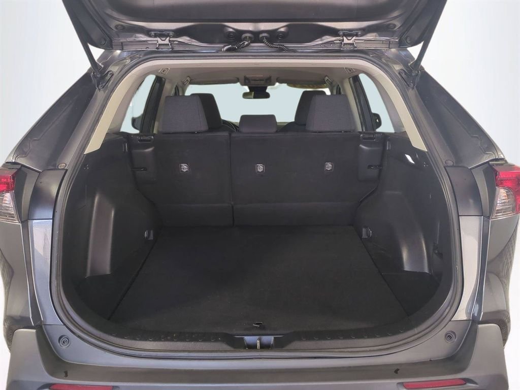 2021 Toyota RAV4 LE - Photo 14