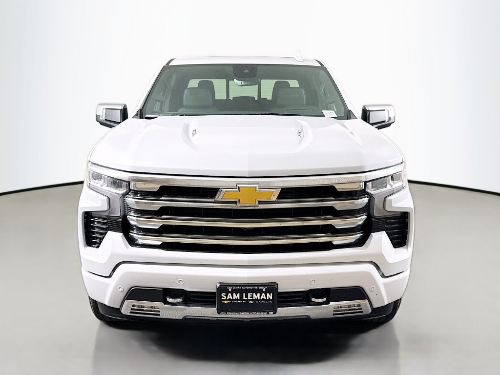 New 2026 Polar White Tricoat Chevrolet High Country image 2