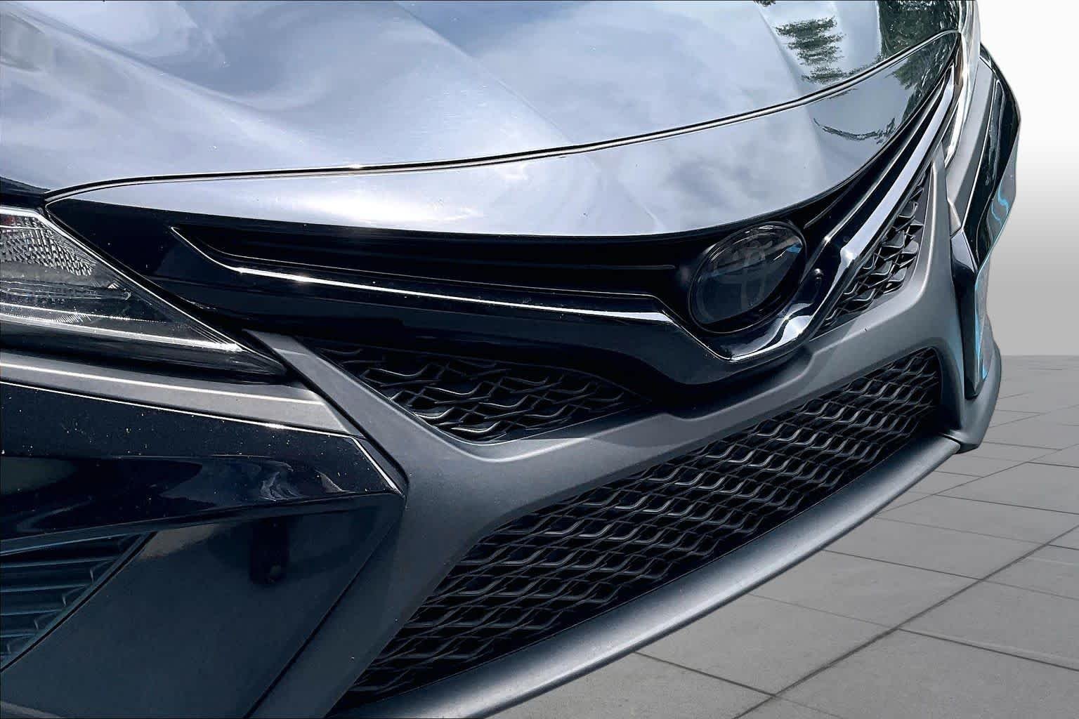 Used 2020 Midnight Black Metallic Toyota SE image 29