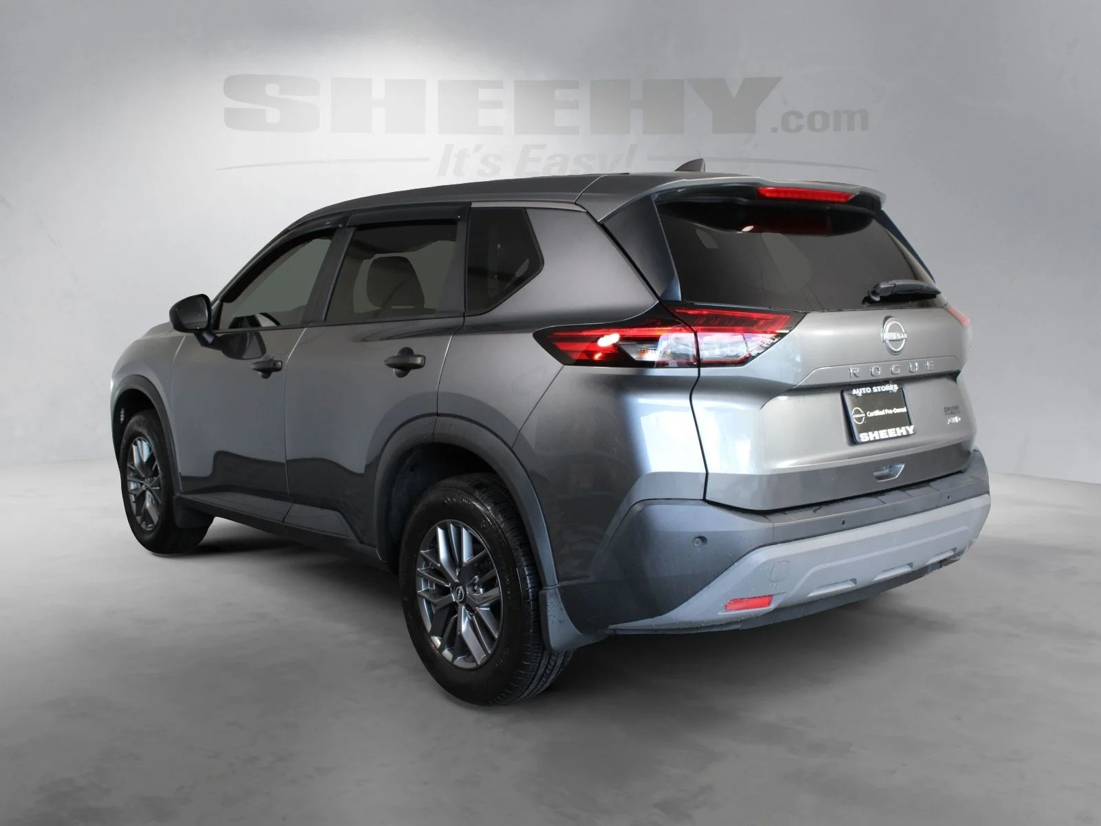 Used 2023 Gray Nissan S image 11