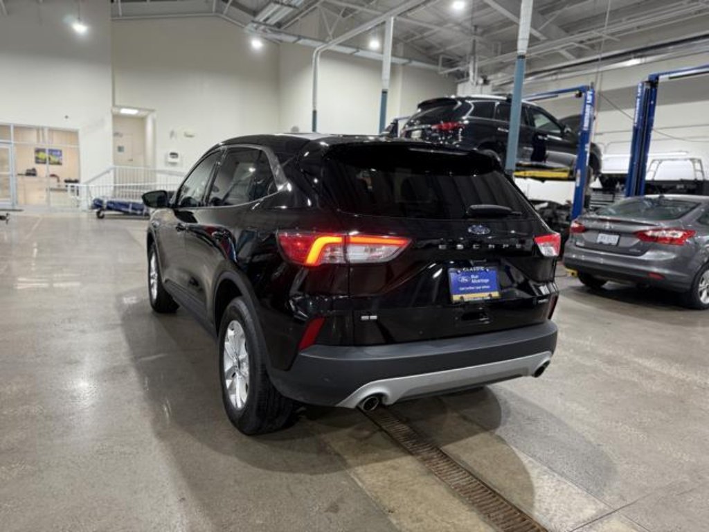 Used 2022 Agate Black Ford SE image 3