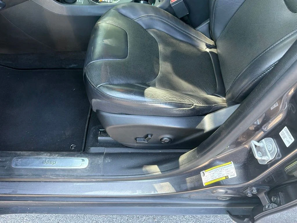 Used 2019 Gray Jeep Limited image 11