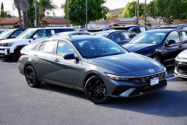 Used 2026 Gray Hyundai SEL Sport image 2